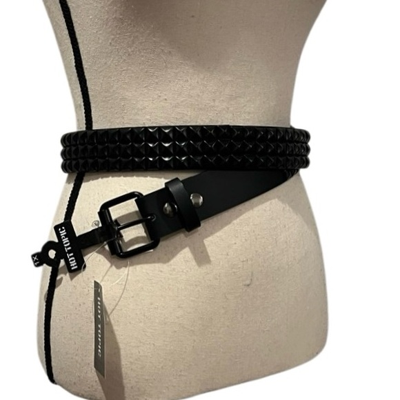 Hot Topic Double Black Pyramid Belt - Picture 2 of 5